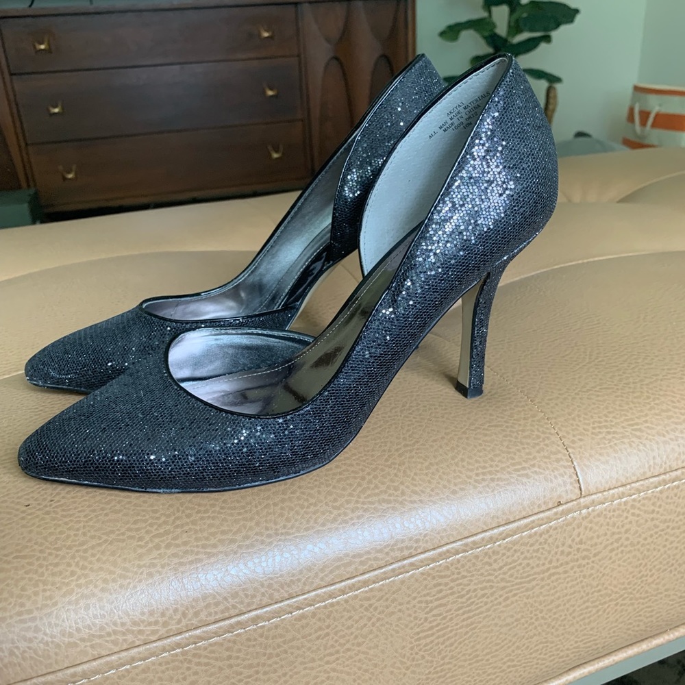AK Anne Klein Zya Pump - Pewter/Glitter